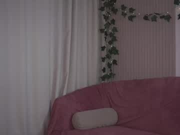 webcam girl little_poetry live cam image #12783441