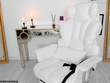 webcam girl moniqueeass live cam image #9305873