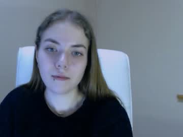 webcam girl zoey_deuttch live cam image #4974339