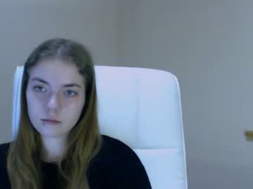 webcam girl zoey_deuttch live cam image #4974584