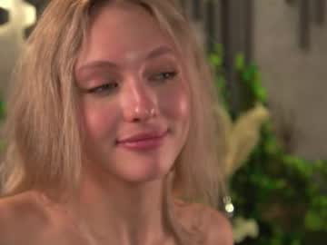 webcam girl roselyn_rose live cam image #12125281