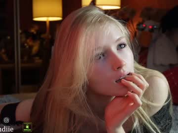 webcam girl bestblondiiecb live cam image #8053545