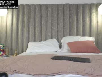 webcam girl camilitasu live cam image #9878807