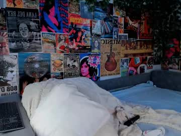 webcam girl flirtykitty_ live cam image #12777163