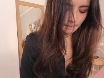 webcam girl raychell_black live cam image #12940827