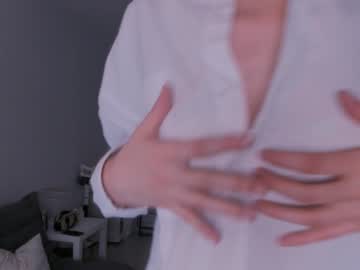 webcam girl lauratanguy live cam image #10516620