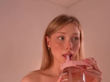 webcam girl april_blush live cam image #12449706