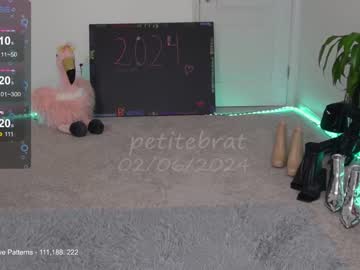 webcam girl petitebrat live cam image #8455125