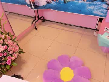 webcam girl little_effy18_ live cam image #12619033