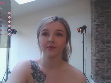 webcam girl lucydelovely live cam image #6899657