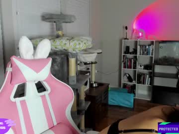 webcam girl violetttflowers live cam image #6125206