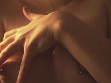 webcam girl bibi_it_is live cam image #1094935