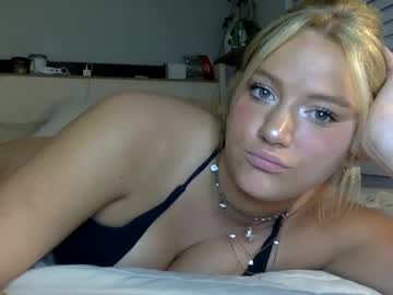 webcam girl sweetbrittaniexox live cam image #12595269
