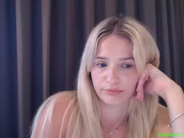 webcam girl kaylaaaa111 live cam image #12087038
