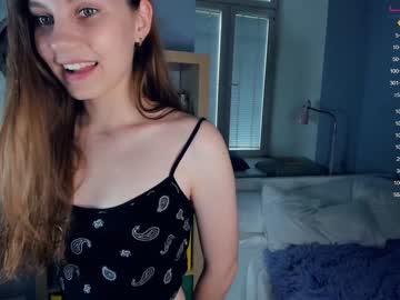webcam girl youne_and_beautiful live cam image #6014269