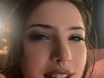 webcam girl bmwm5f90 live cam image #12969577