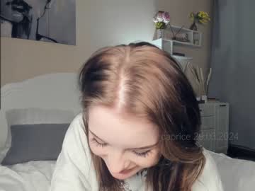 webcam girl cute_caprice live cam image #8948145