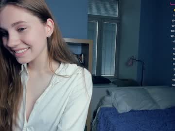 webcam girl youne_and_beautiful live cam image #6050247