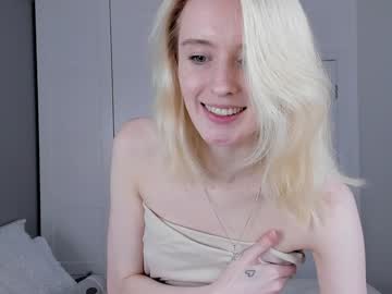 webcam girl gin_yoon live cam image #10857123