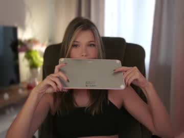 webcam girl bitter_moon live cam image #10727435