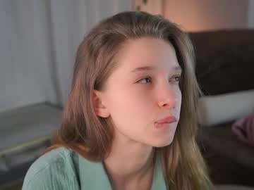 webcam girl little_poetry live cam image #12239645