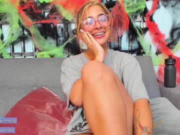 webcam girl megan_world live cam image #549449