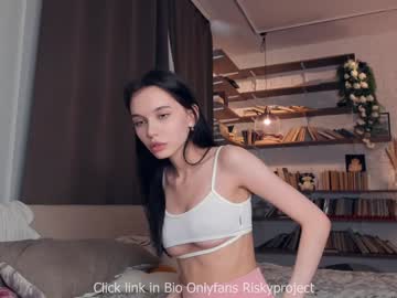 webcam girl riskyproject live cam image #12902231