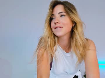 webcam girl emmi_rosee live cam image #4155267