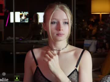 webcam girl bestblondiiecb live cam image #7918546