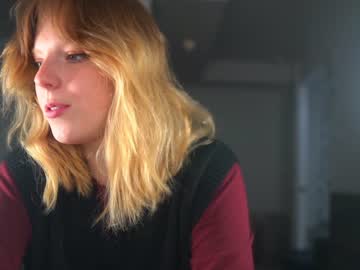 webcam girl crimsonxrapture live cam image #1494938