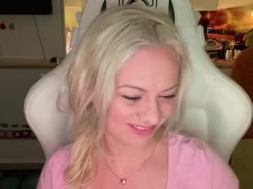 webcam girl kiradivine live cam image #5321731