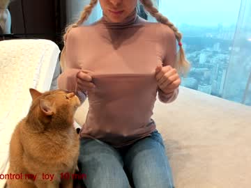 webcam girl carolinaherera live cam image #11745436