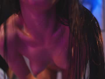 webcam girl lucie_beltran live cam image #8778906