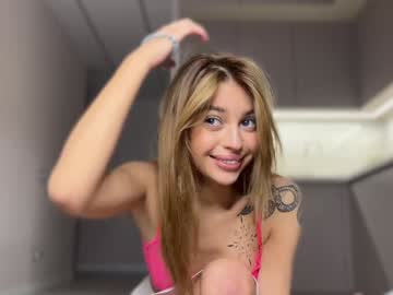 webcam girl cuteelsa_ live cam image #10587942