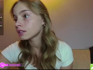 webcam girl roxxxie_reid live cam image #12618577