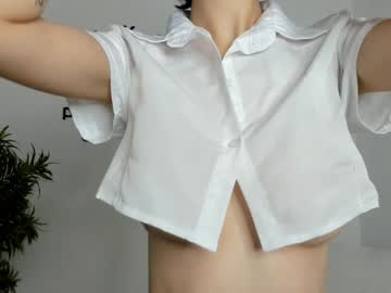 webcam girl lauratanguy live cam image #10894962