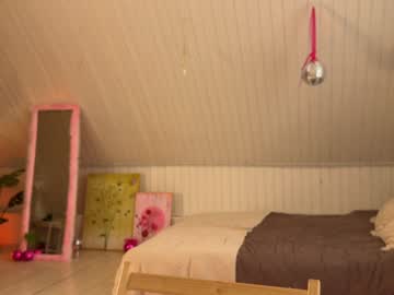 webcam girl uwunikaa live cam image #12799590