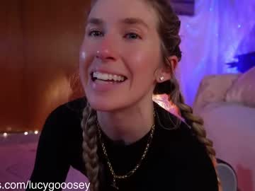 webcam girl lucy_gooosey live cam image #12196006