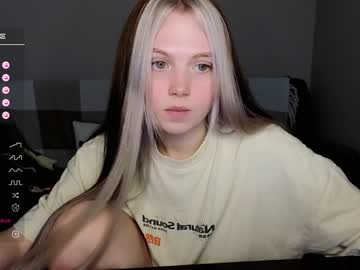 webcam girl small_blondee live cam image #7456050