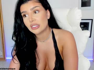 webcam girl moniqueeass live cam image #9466736