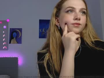 webcam girl small_blondee live cam image #11003073