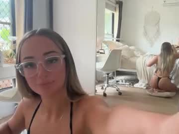 webcam girl luvlivvyy live cam image #12542057