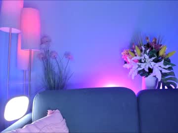 webcam girl littlee33 live cam image #5902900