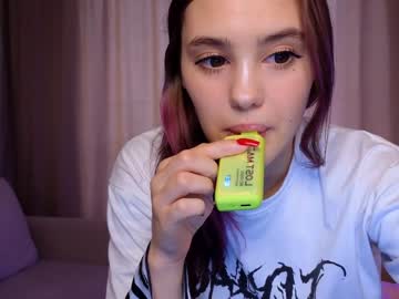 webcam girl angella_kleee live cam image #8834973