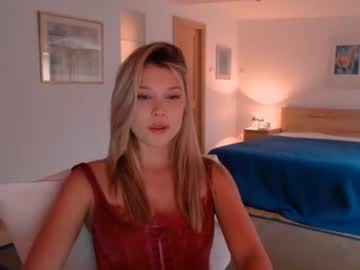 webcam girl bitter_moon live cam image #4925865