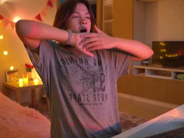 webcam girl tiny_miracle live cam image #10201920