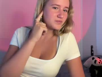 webcam girl itsssosierra live cam image #11905336