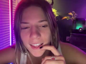 webcam girl oliviahansleyy live cam image #11585535