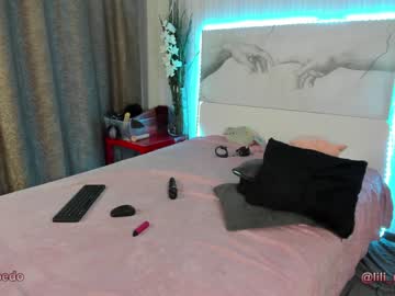 webcam girl lili_and_niki live cam image #3669612