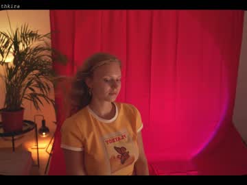 webcam girl chillwithkira live cam image #2789213